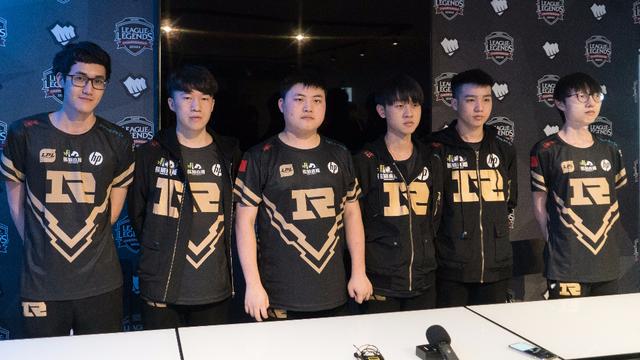 他从阿森纳 他从阿森纳